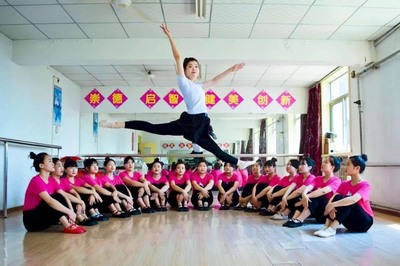 保定华中技工学校声乐技术培训 以声传情，以技筑梦